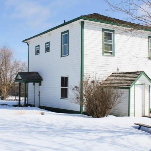 Sherwin Williams vs Benjamin Moore Best Exterior Paint for Cincinnati Weather